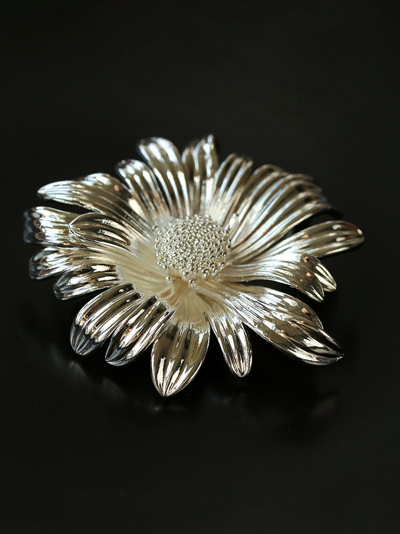 French Vintage Sculpted Daisy Brooch - floysun