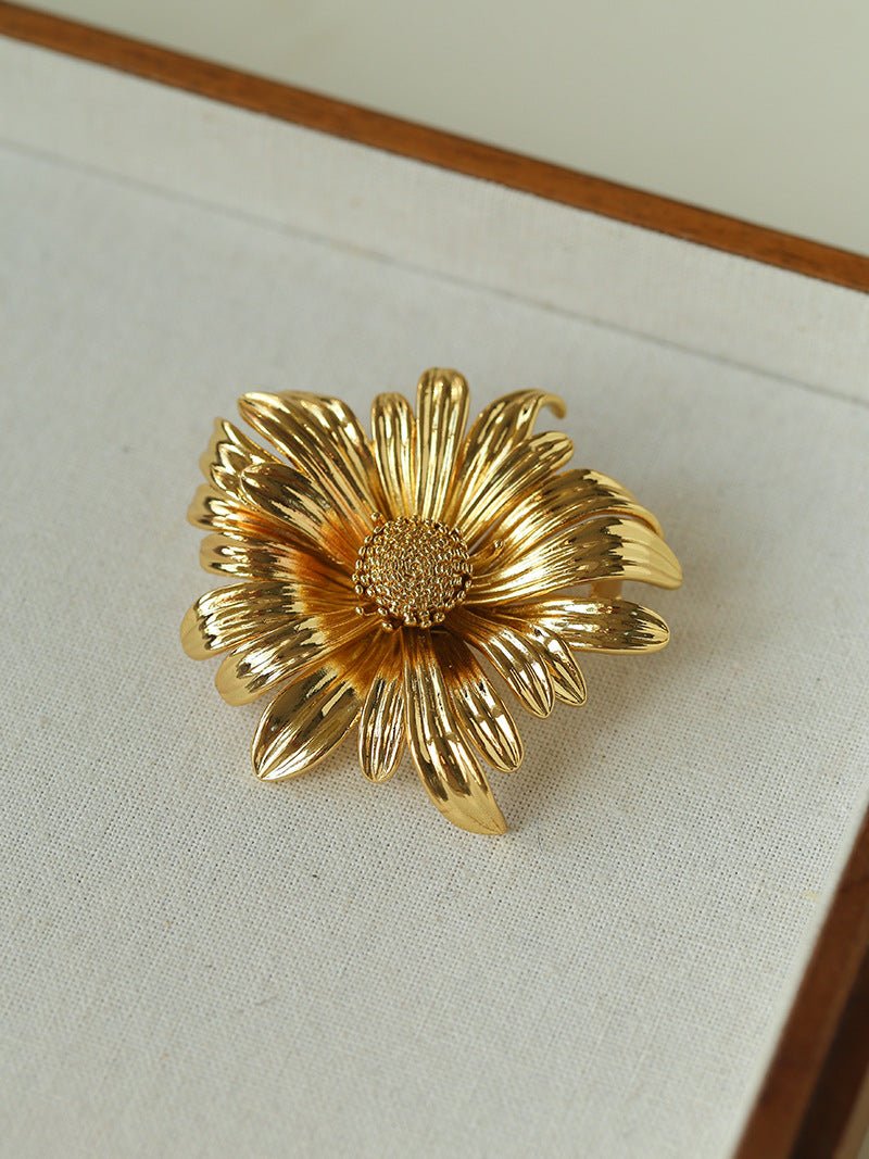 French Vintage Sculpted Daisy Brooch - floysun