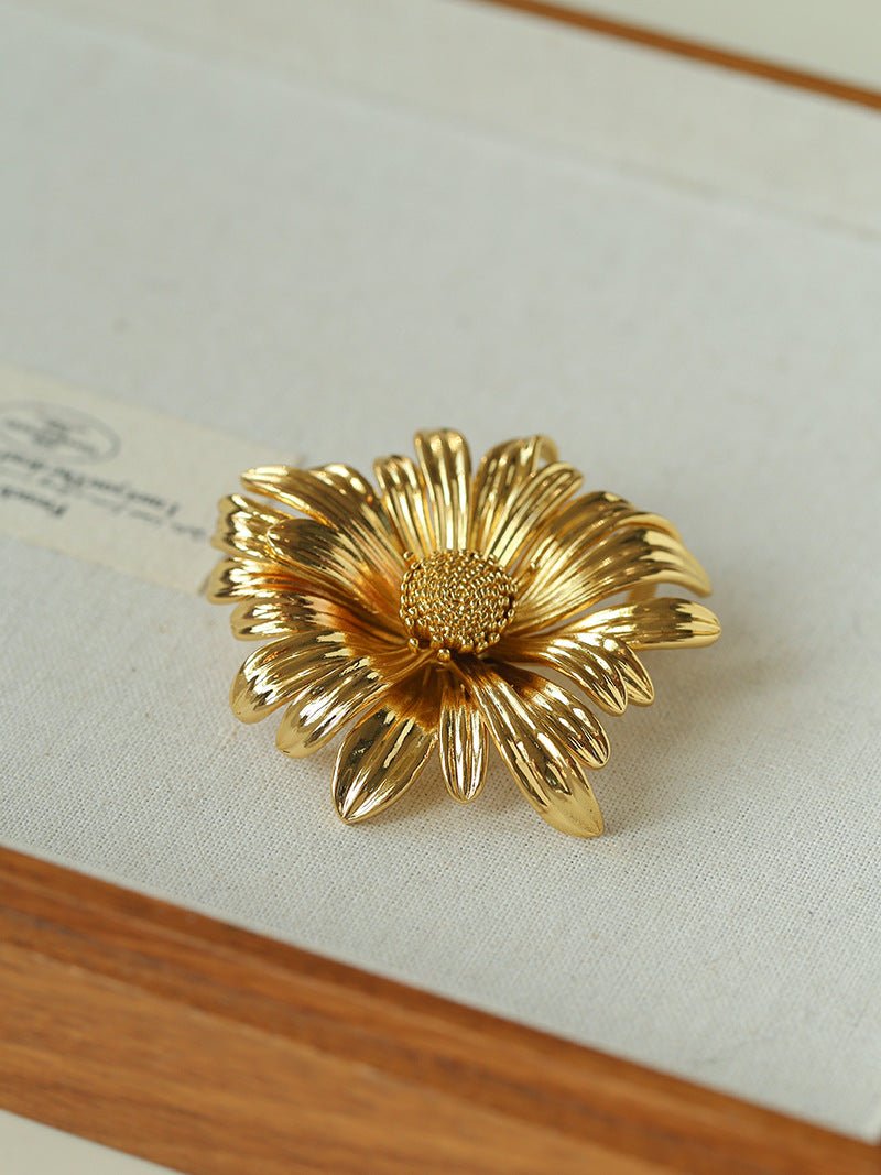 French Vintage Sculpted Daisy Brooch - floysun