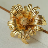 French Vintage Sculpted Daisy Brooch - floysun