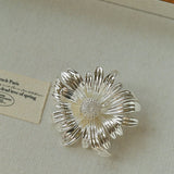 French Vintage Sculpted Daisy Brooch - floysun