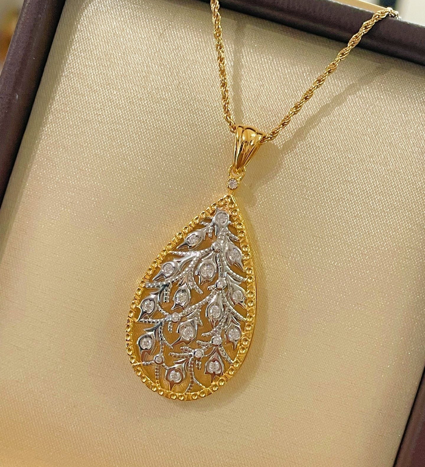 Golden Leaf Twist Necklace with Lab - Grown Diamond Sparkle - floysun