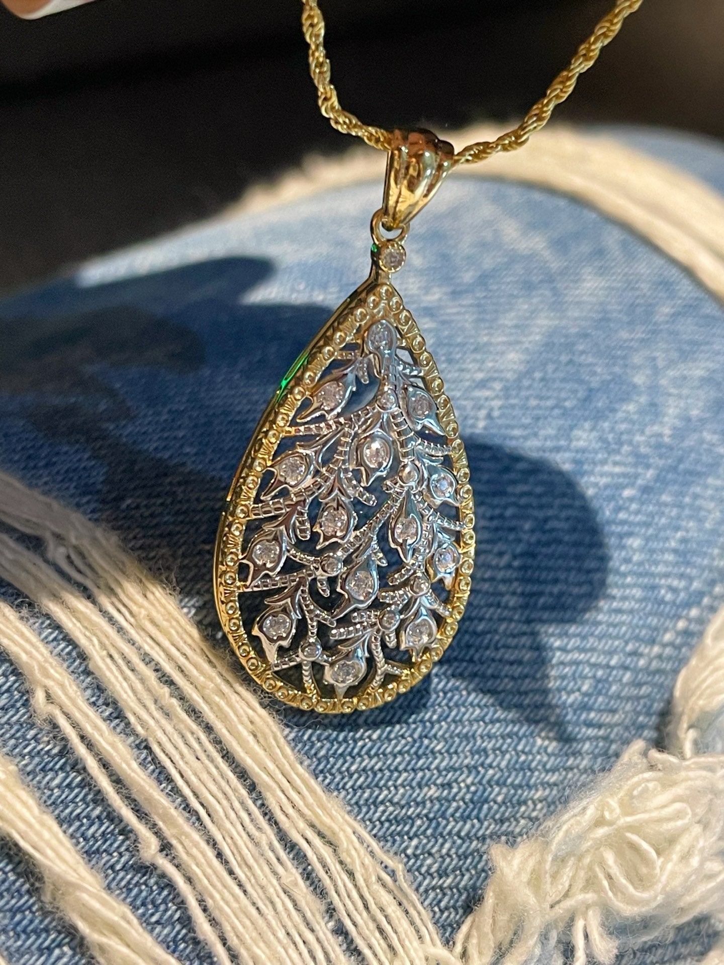 Golden Leaf Twist Necklace with Lab - Grown Diamond Sparkle - floysun