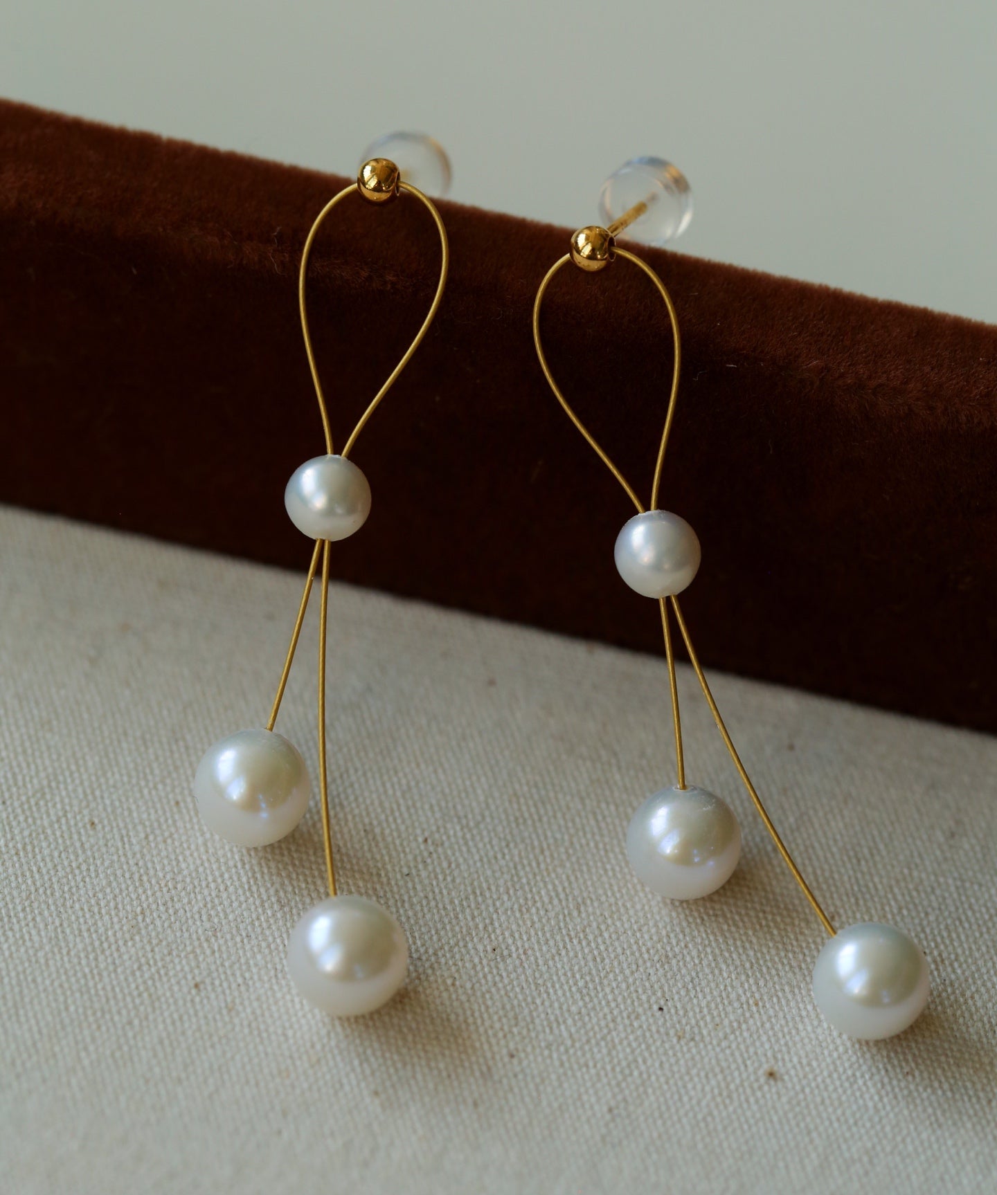 Graceful Gold Wire Pearl Earrings - floysun