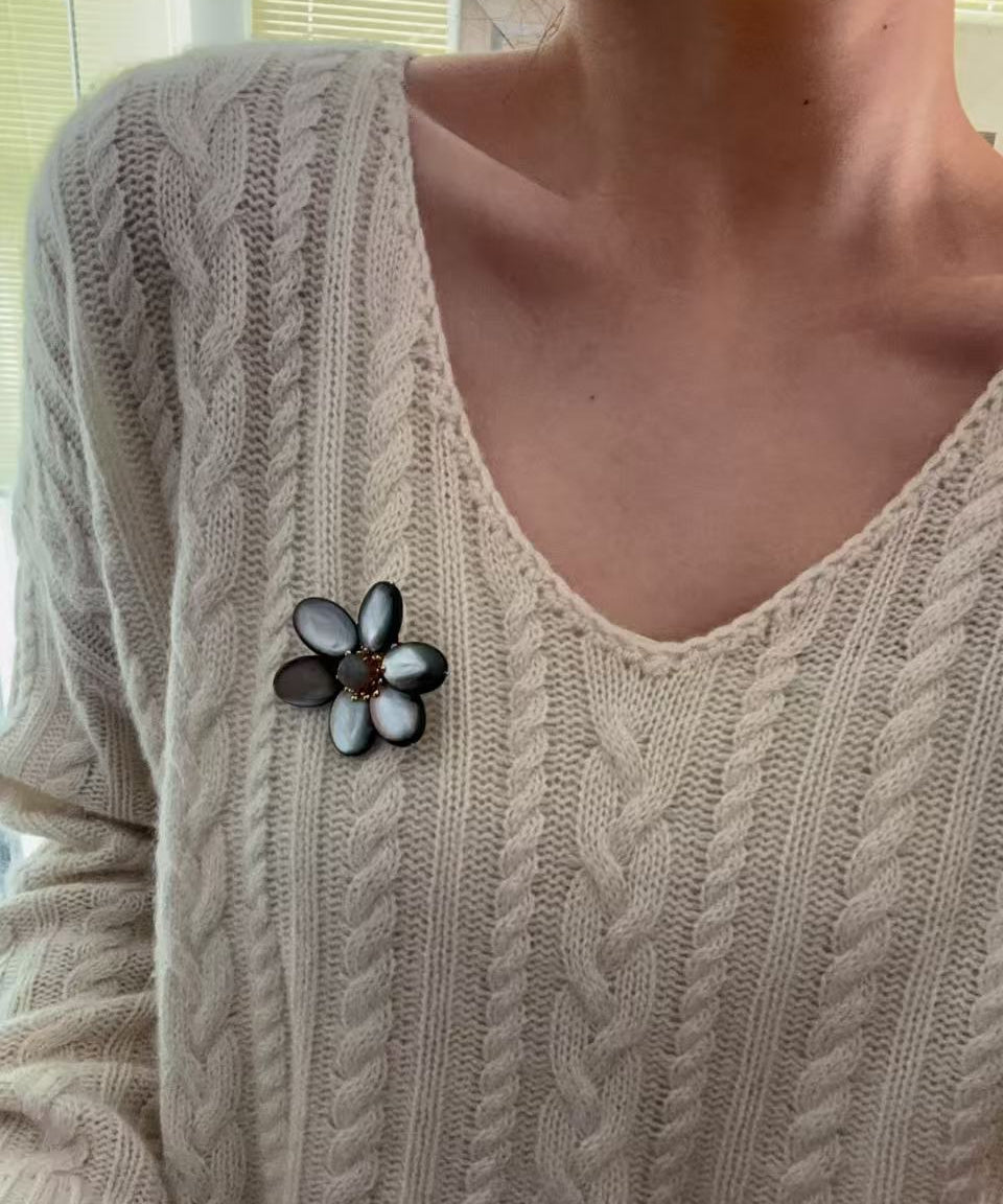 Gray Mother of Pearl Flower & Agate Brooch - floysun
