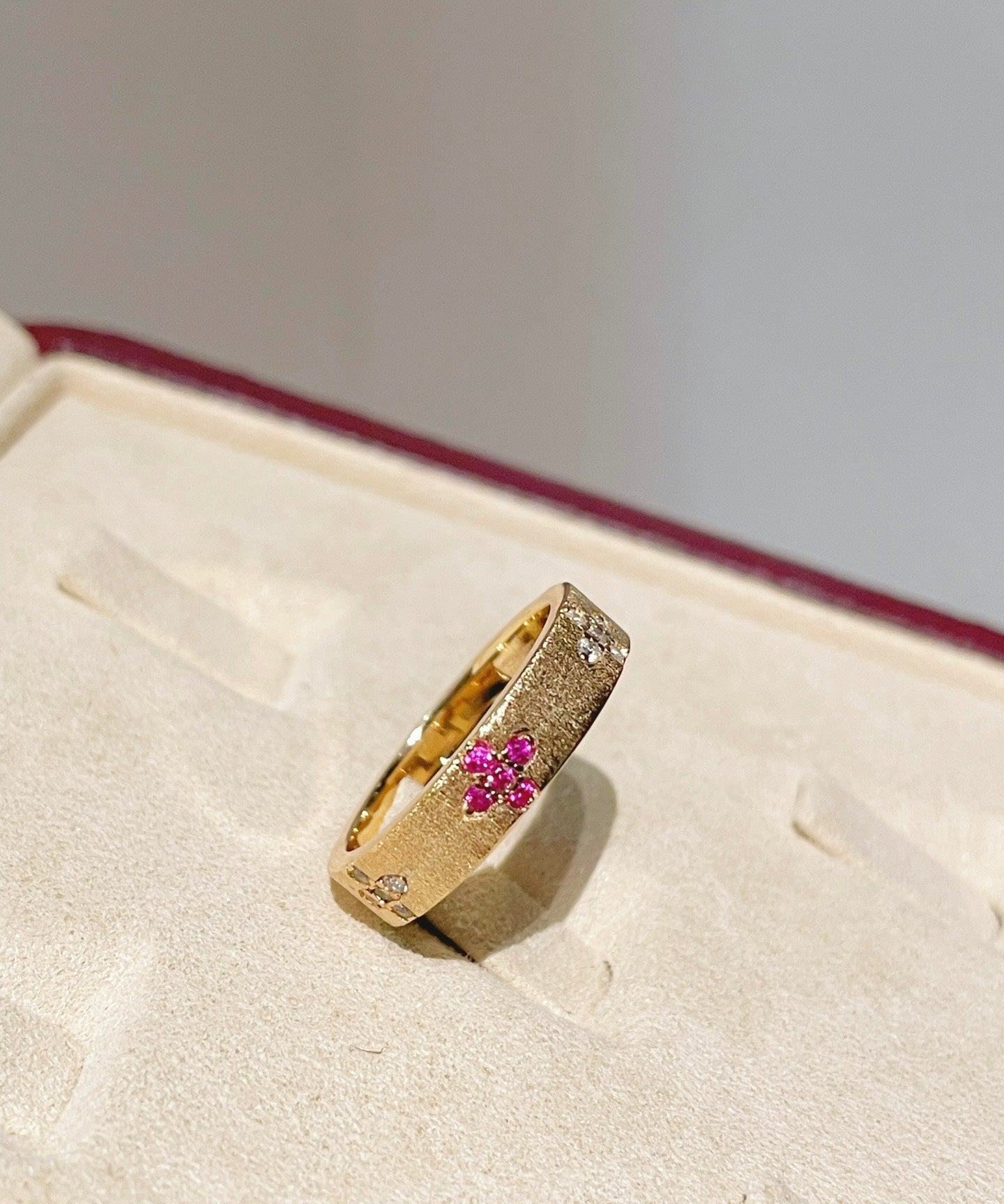 Handcrafted Brushed Clover Ring Pink Sapphires - floysun