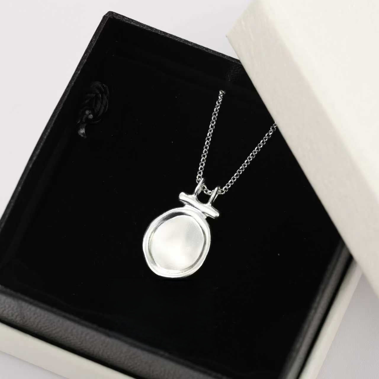 Handcrafted Hammered Round Medallion Necklace - Minimalist 925 Sterling Silver Coin Pendant - floysun