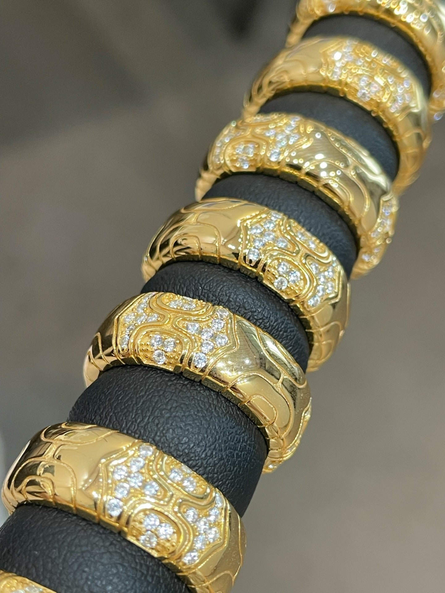 Heavyweight Geometric Mosaic Pavé Band Ring - floysun