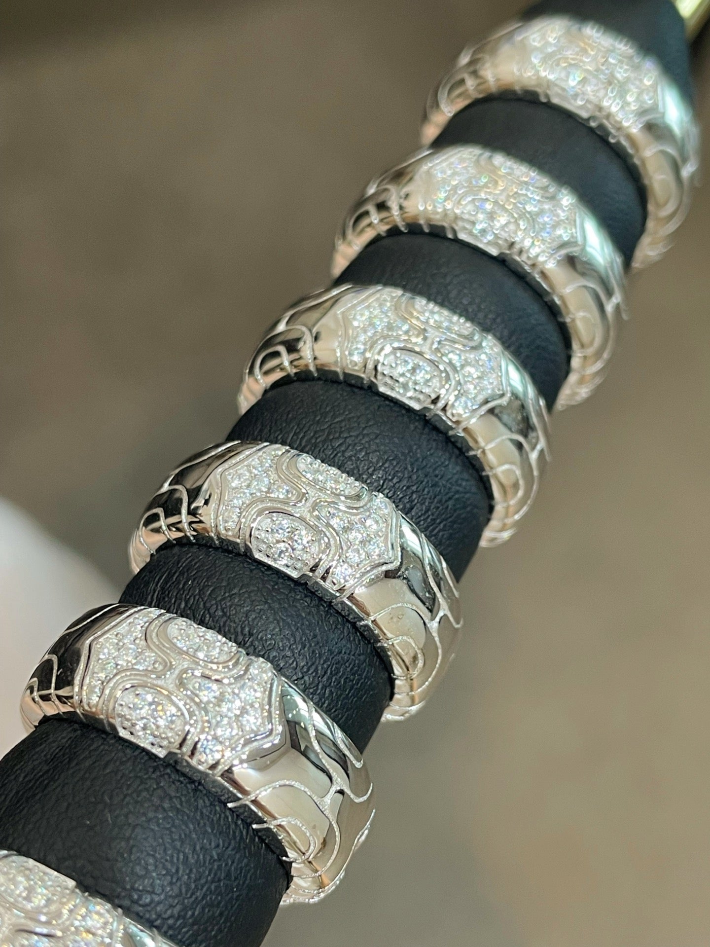 Heavyweight Geometric Mosaic Pavé Band Ring - floysun