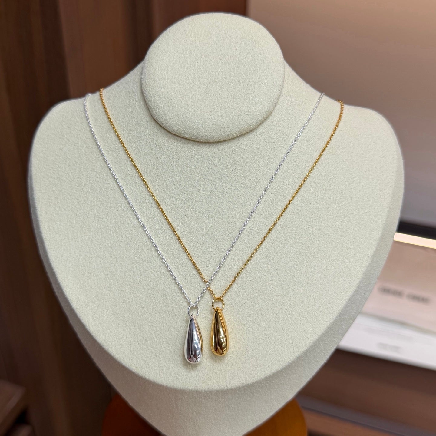 High-Polish Sculptural Teardrop Pendant Necklace - floysun