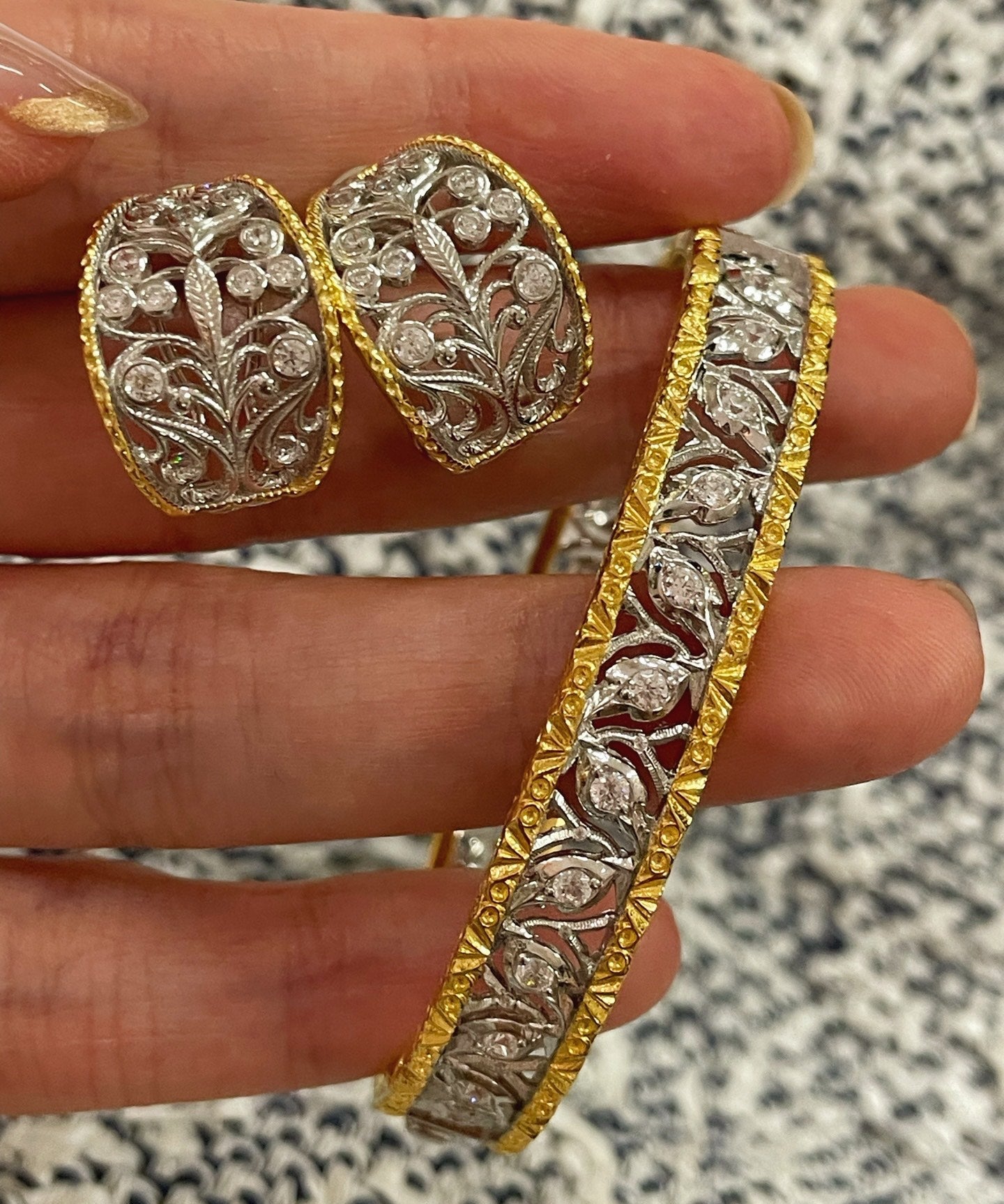 Hollow Leaf Eternal Spring Bangle with Pave Diamonds - floysun