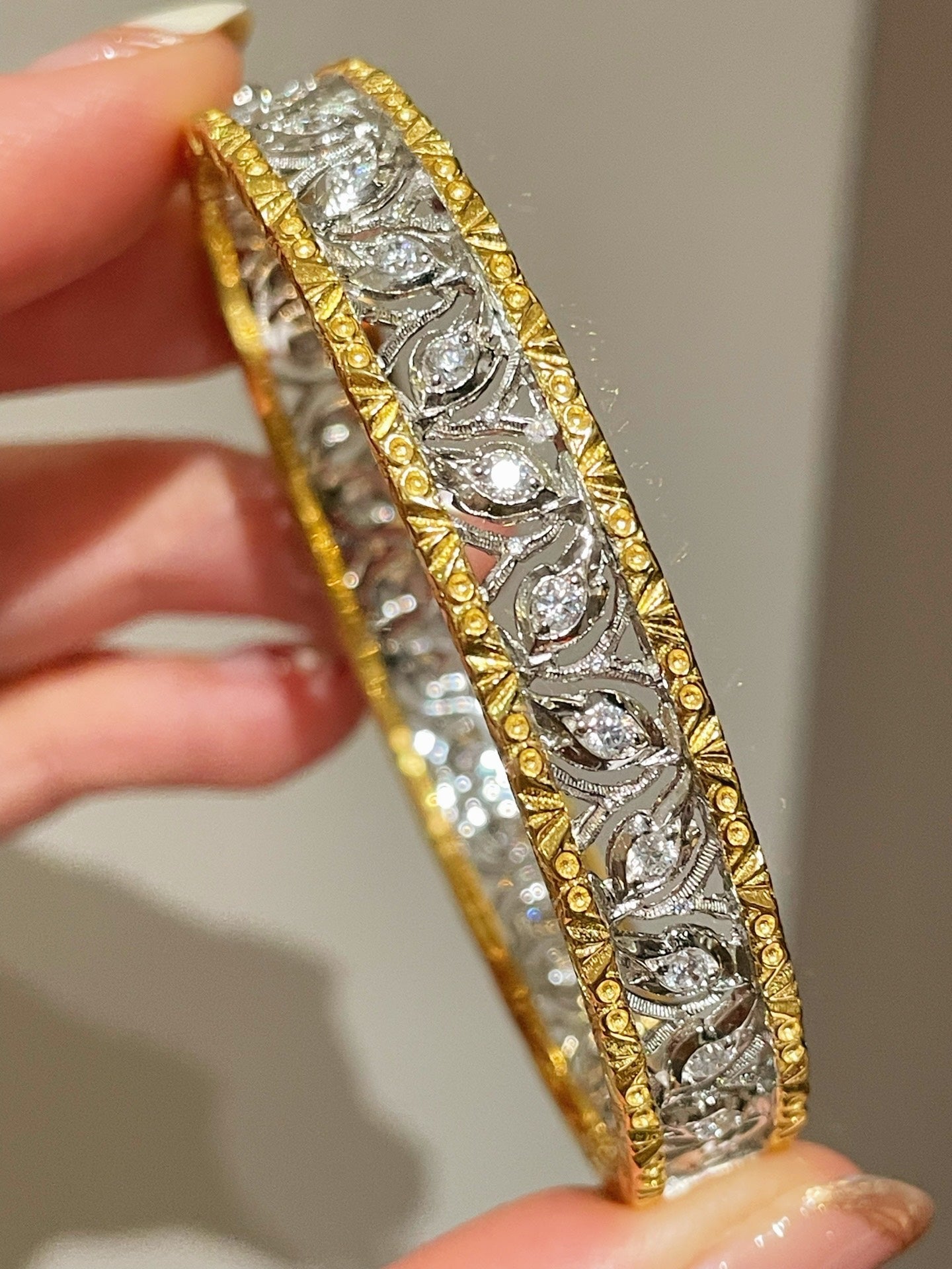 Hollow Leaf Eternal Spring Bangle with Pave Diamonds - floysun