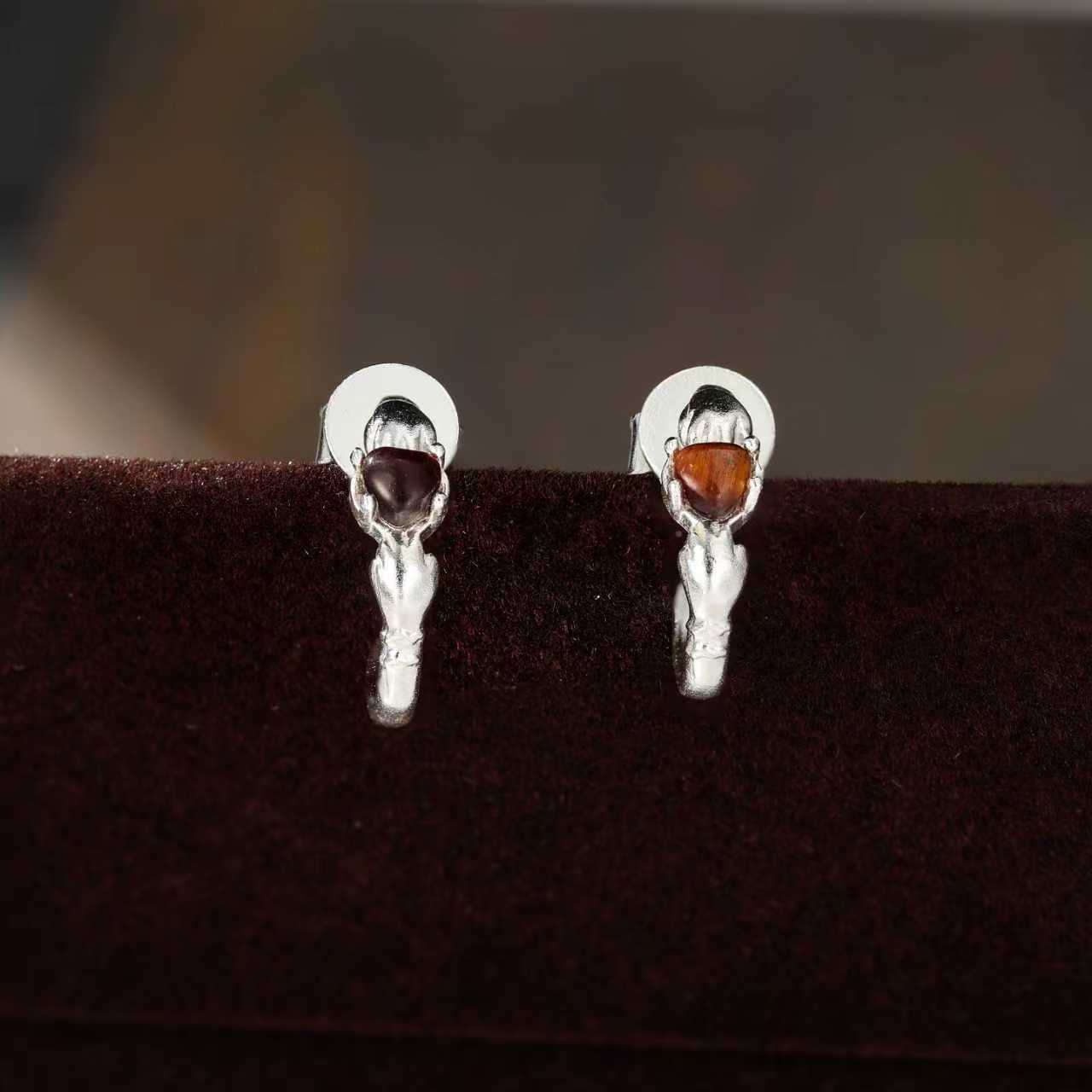 Hugging Hand & Red Tiger's Eye Hoop Earrings - floysun