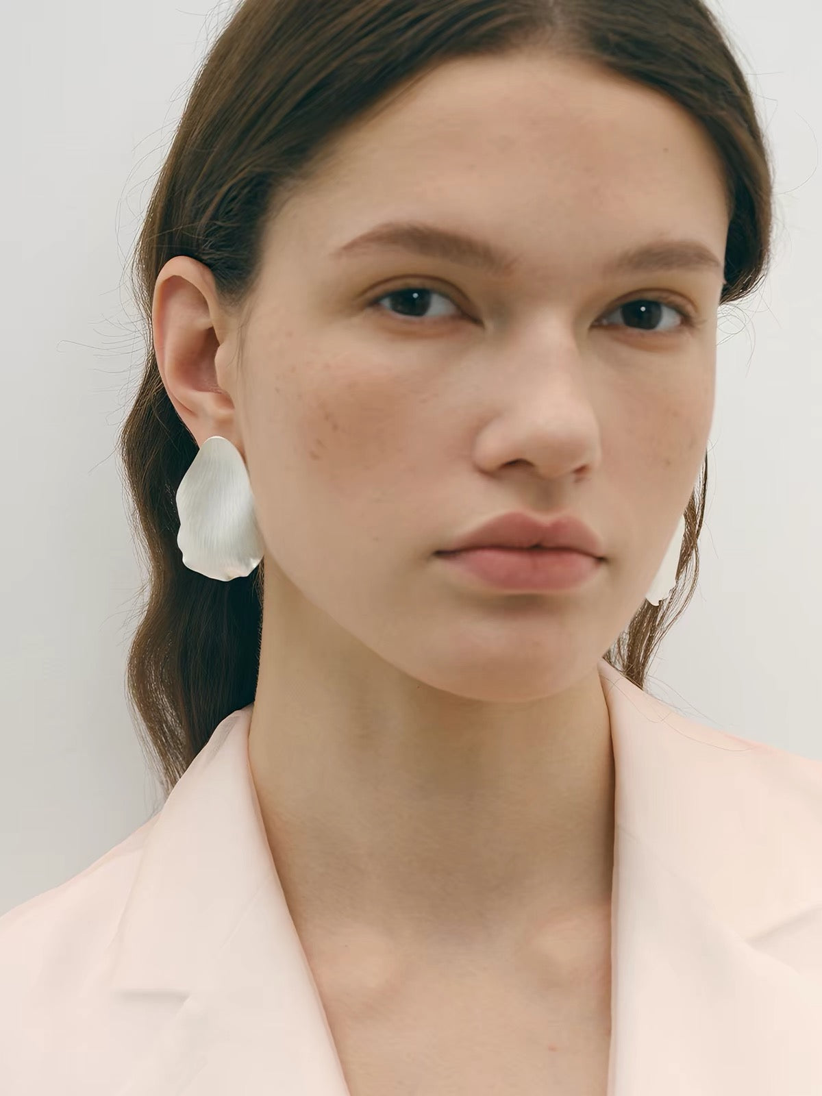 Sculpted white petal statement stud earrings in 925 sterling silver