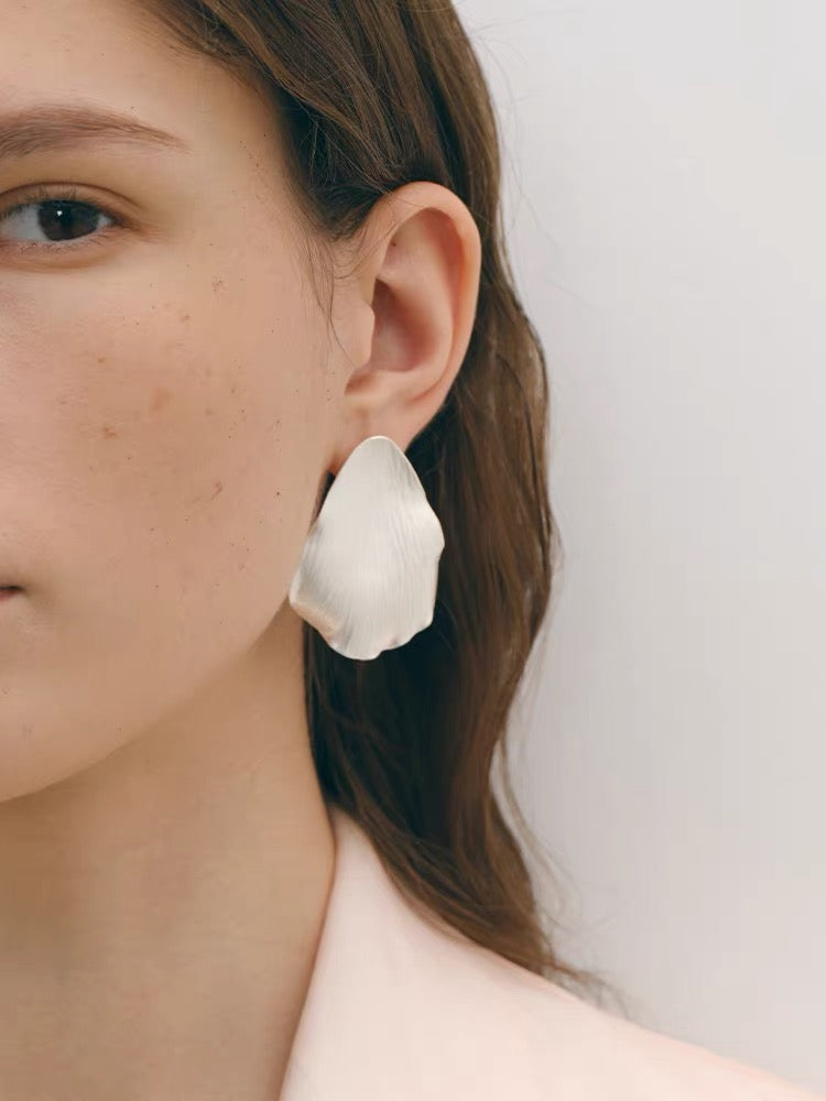 Sculpted white petal statement stud earrings in 925 sterling silver