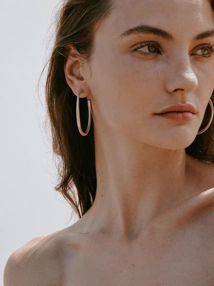 Sculptural white C-hoop statement earrings in 925 sterling silver
