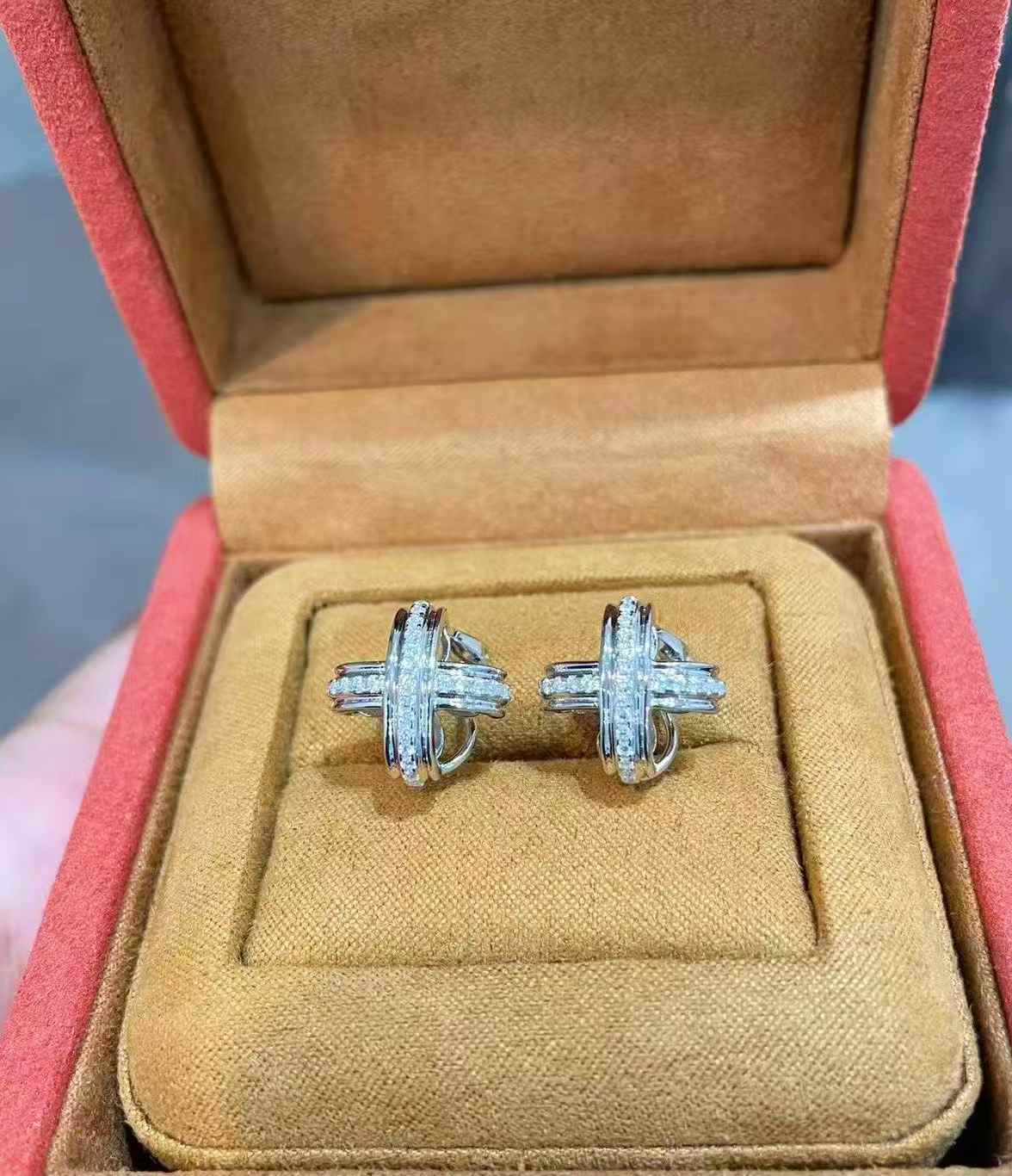 Intertwined Knot Pavé Stud Earrings - floysun