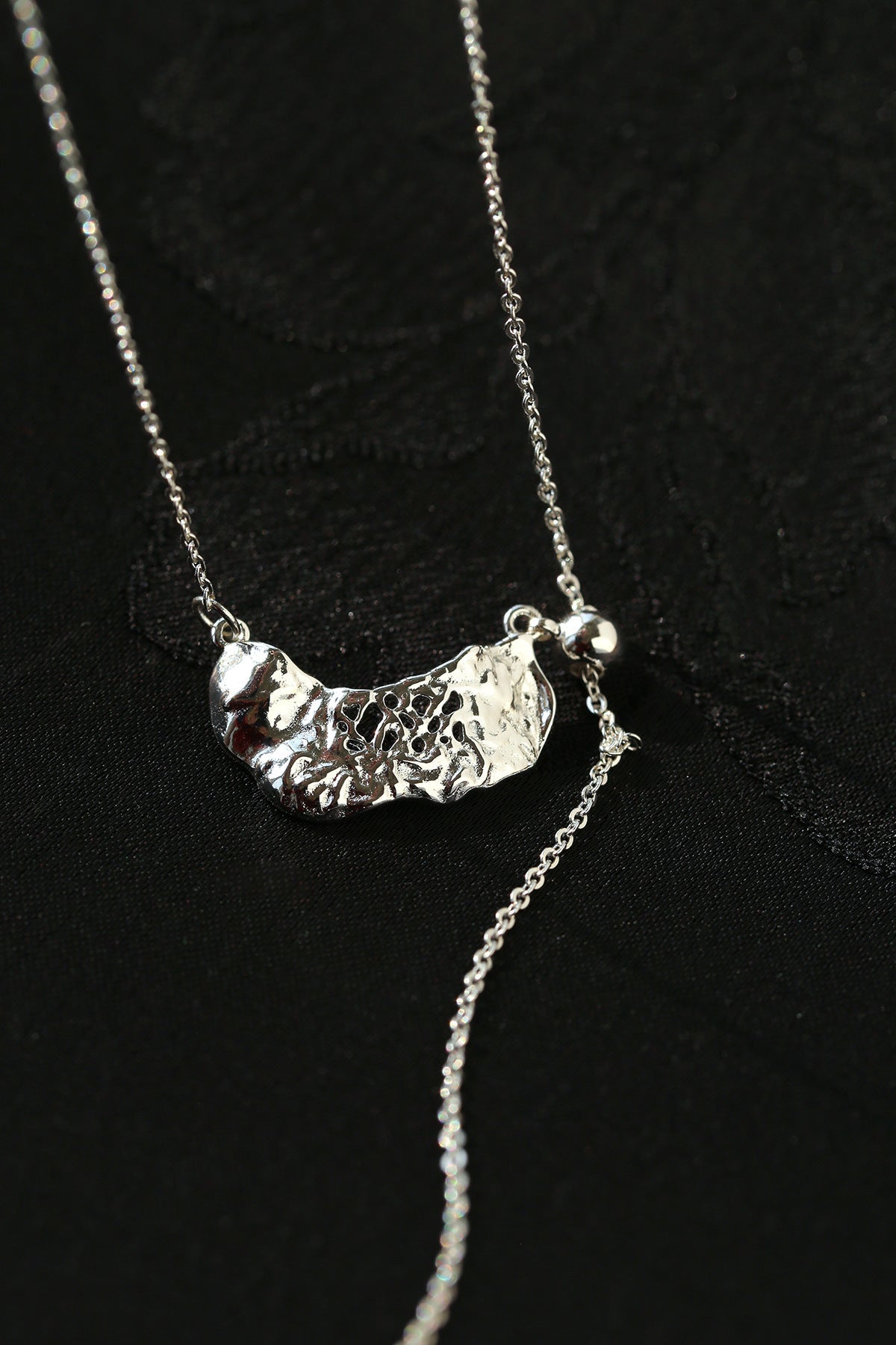 Irregular Hollow Crescent Slider Necklace - floysun
