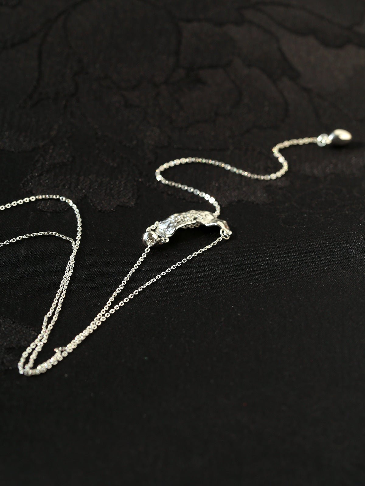 Irregular Hollow Crescent Slider Necklace - floysun