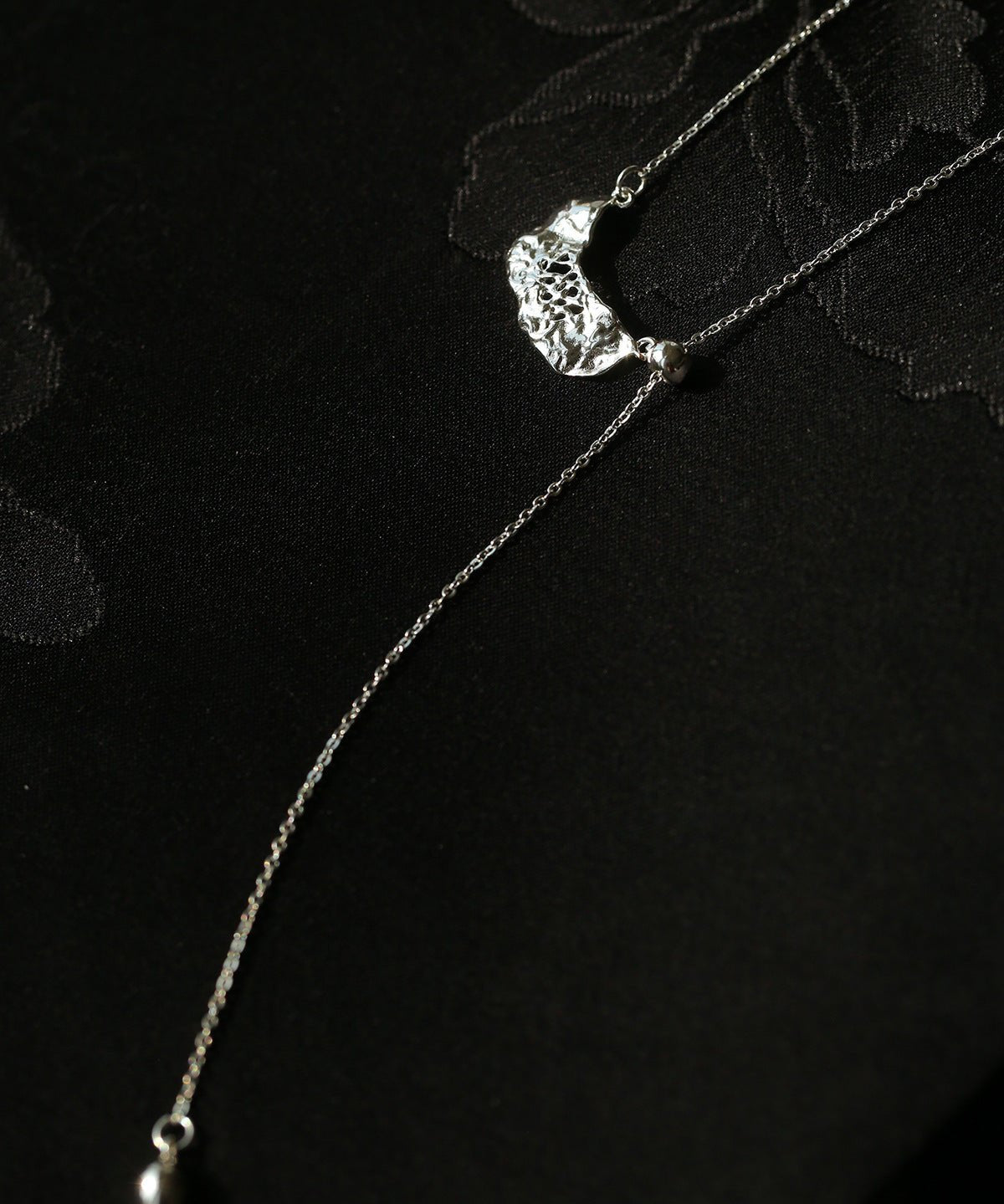 Irregular Hollow Crescent Slider Necklace - floysun