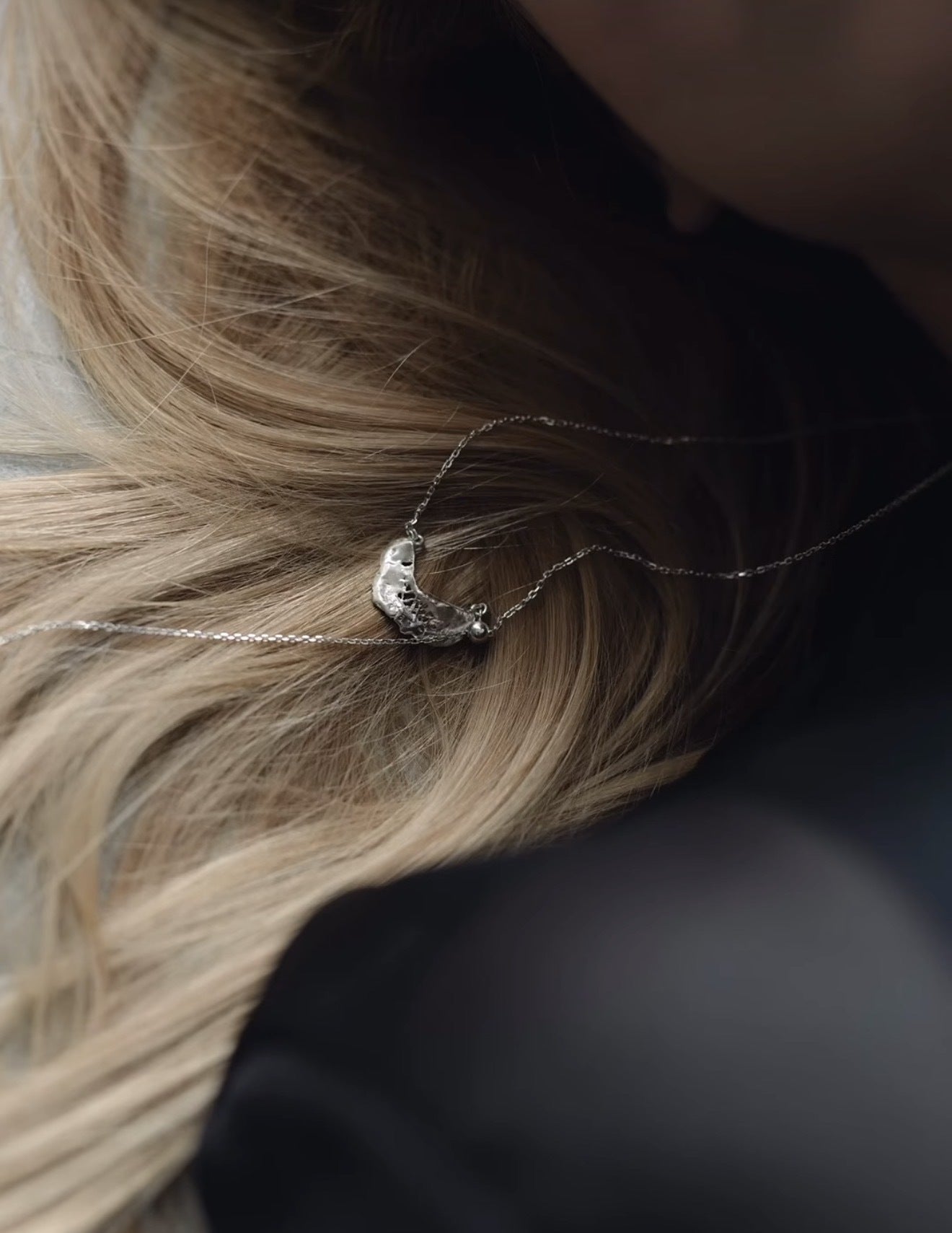 Irregular Hollow Crescent Slider Necklace - floysun