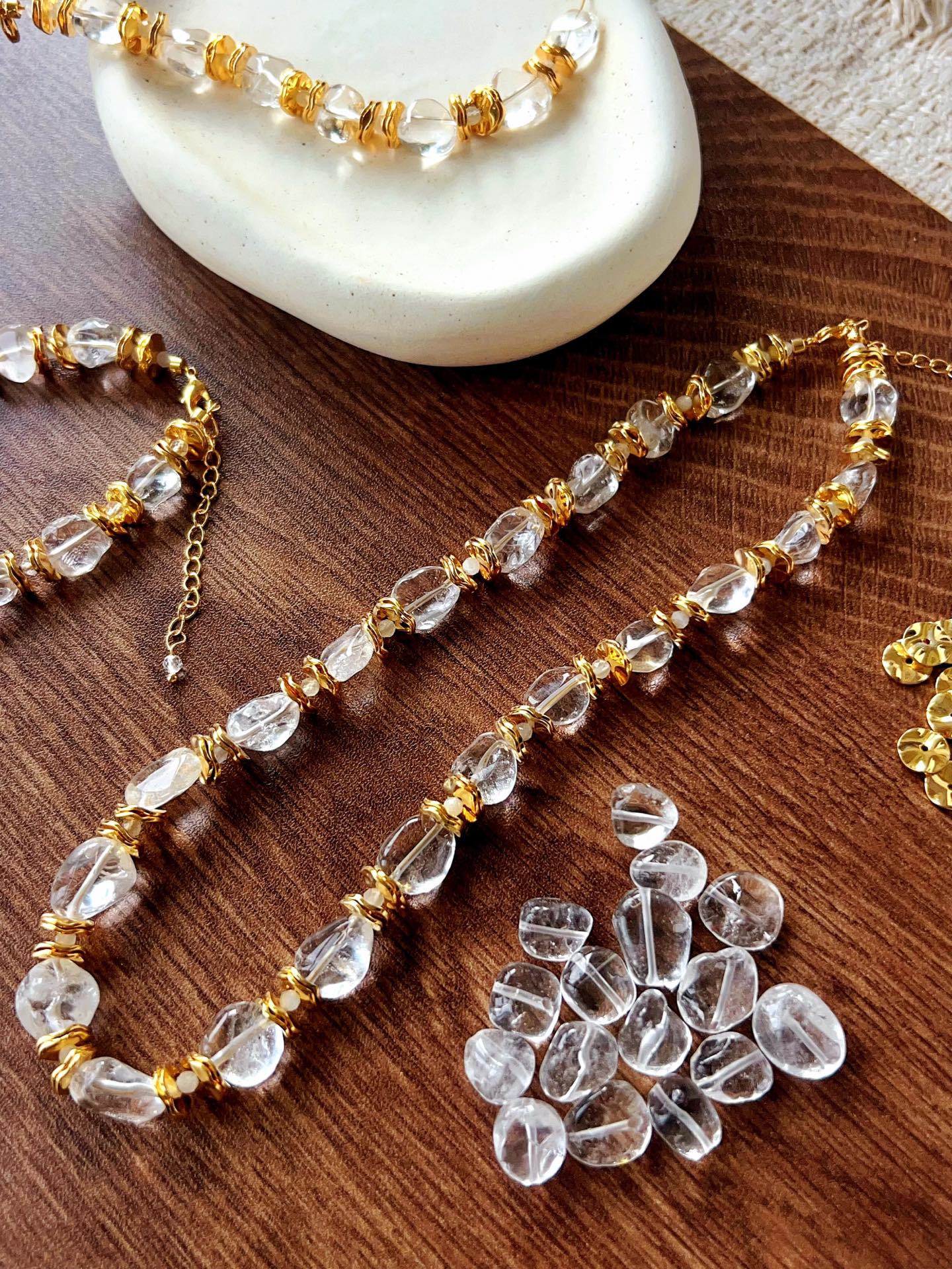 Irregular White Crystal Necklace with Gold Flakes - floysun