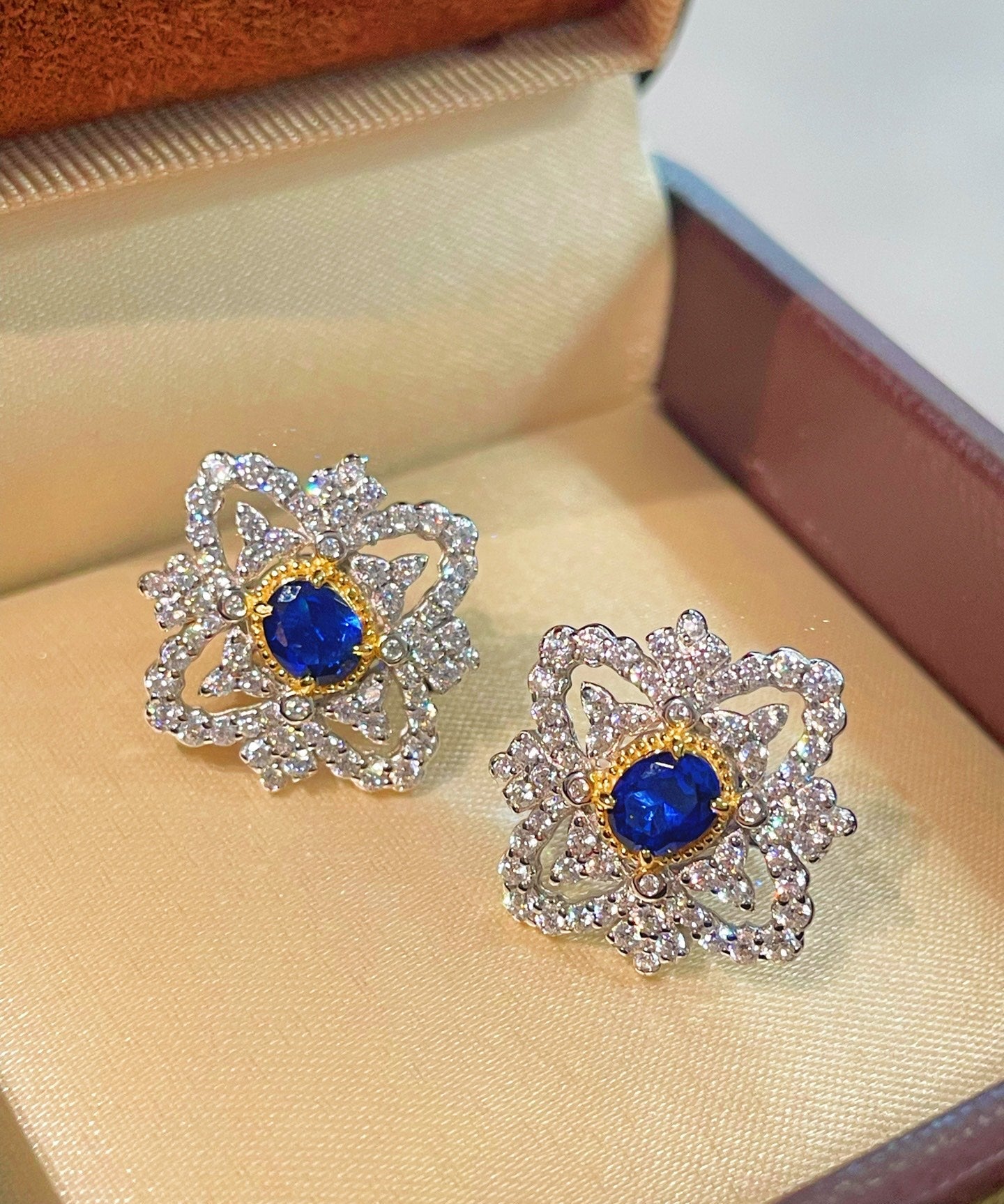 Italian Style Blue Sapphire Clover Stud Earrings with Diamond Lace - floysun