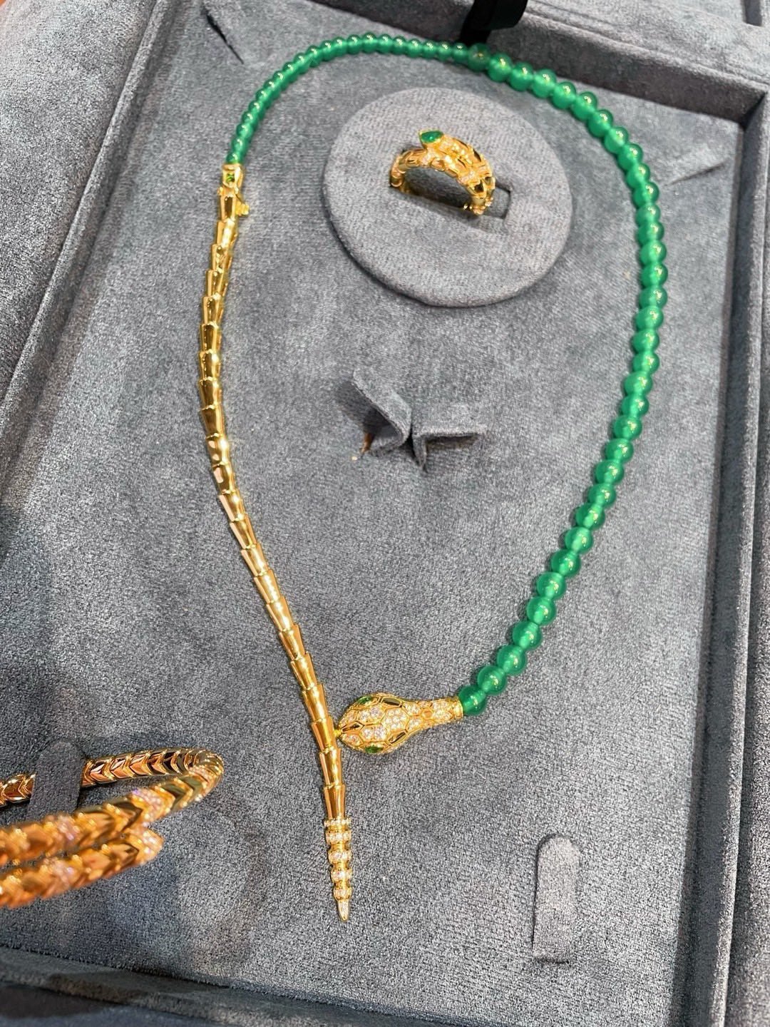 K - Yellow Gold Serpent Green Chalcedony Stretch Ring - floysun