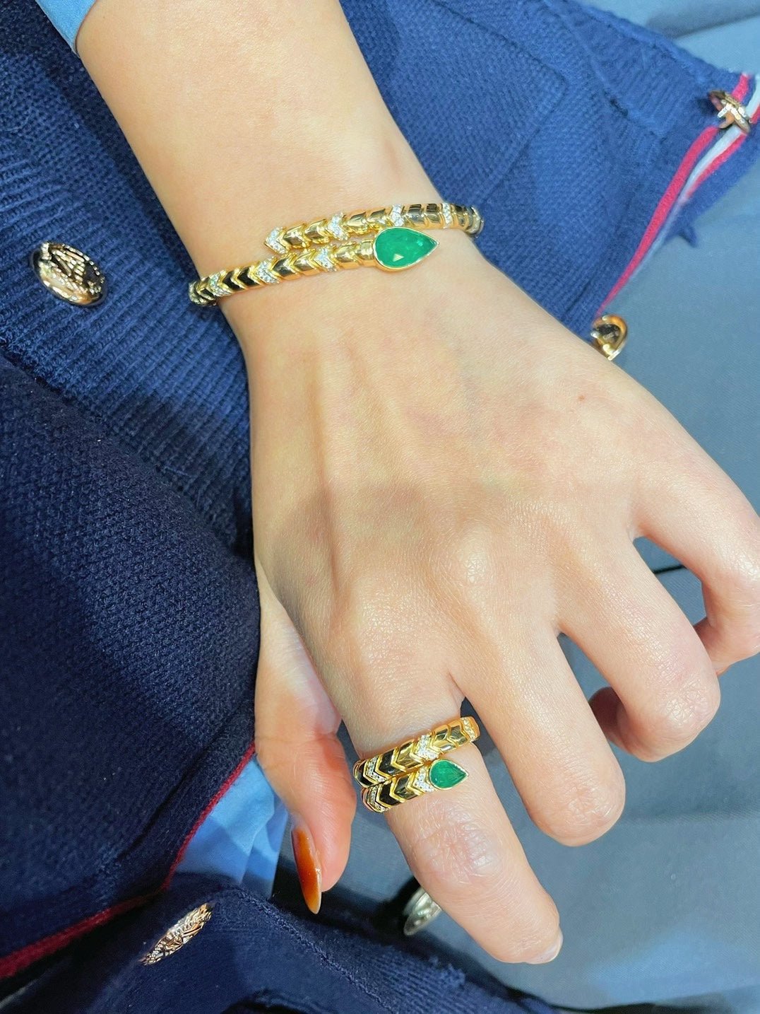 K - Yellow Gold Serpent Green Chalcedony Stretch Ring - floysun