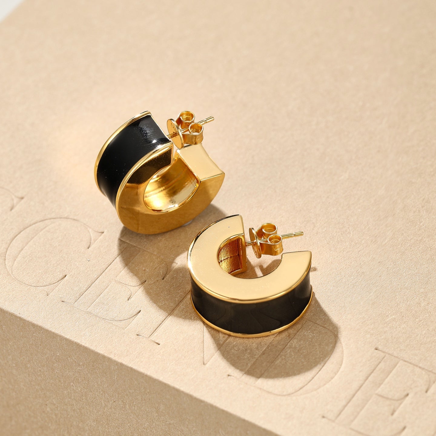 Liquid Enamel Arc Stud Earrings – Refined Luxury Curve Design - floysun