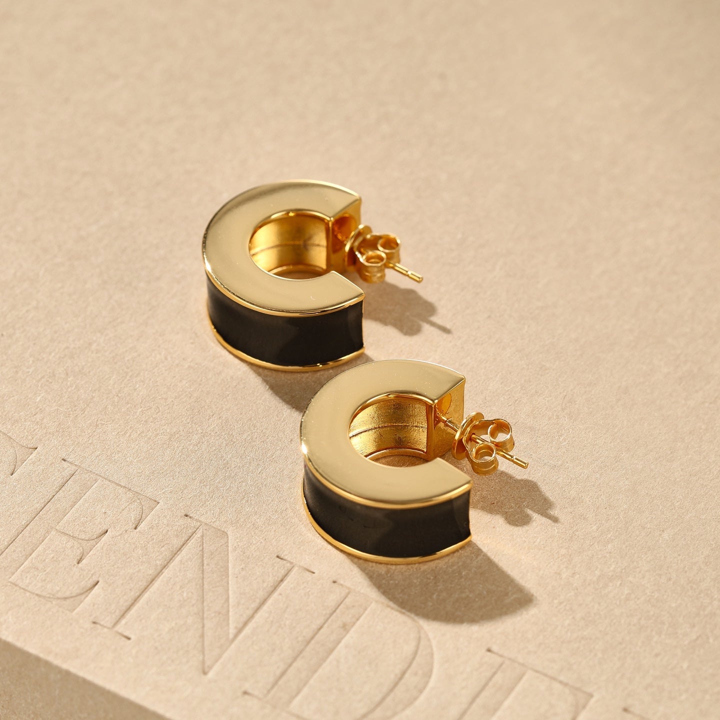 Liquid Enamel Arc Stud Earrings – Refined Luxury Curve Design - floysun