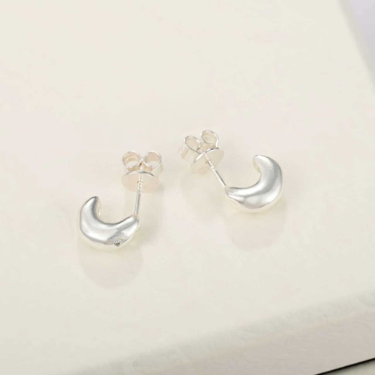 Liquid Texture Zircon Stud Earrings - floysun
