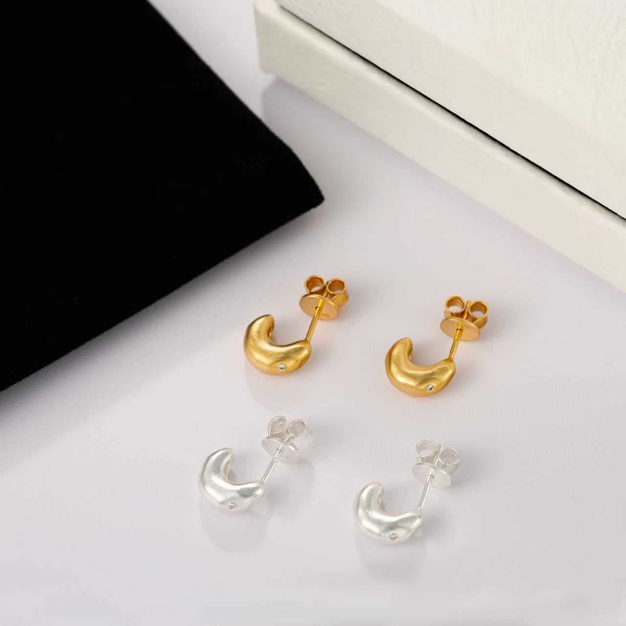Liquid Texture Zircon Stud Earrings - floysun