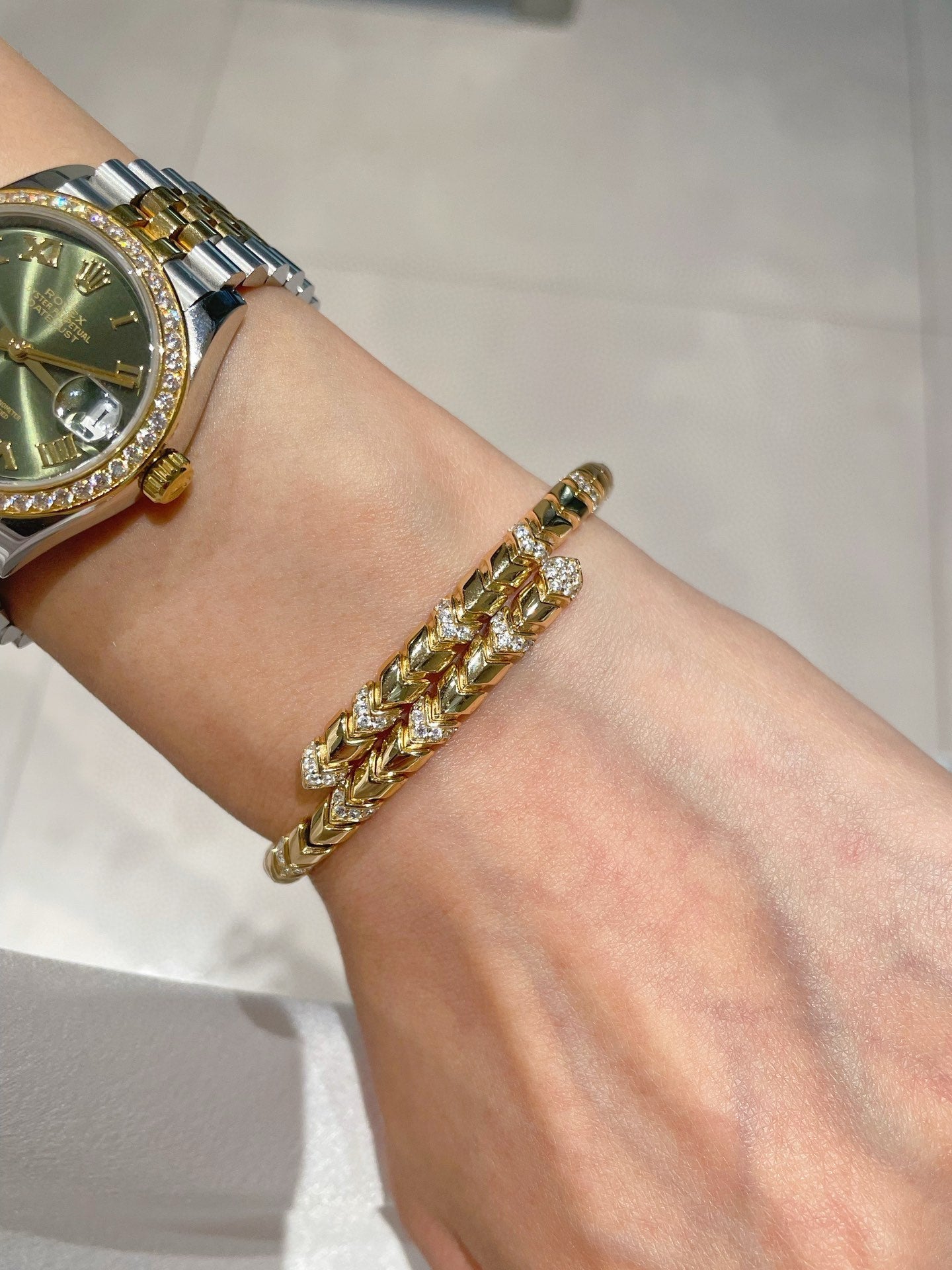Luxe Serpent Memory Bangle - floysun