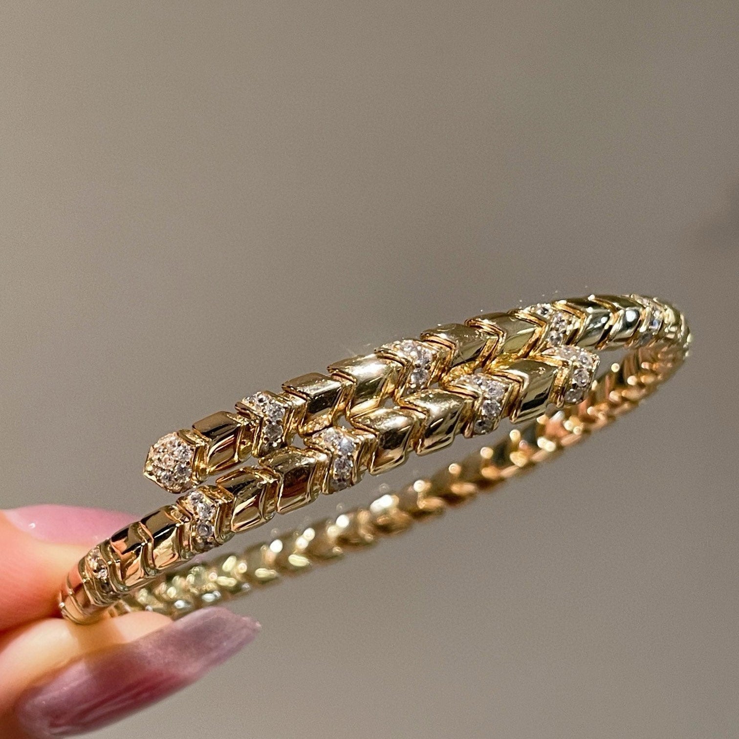 Luxe Serpent Memory Bangle - floysun