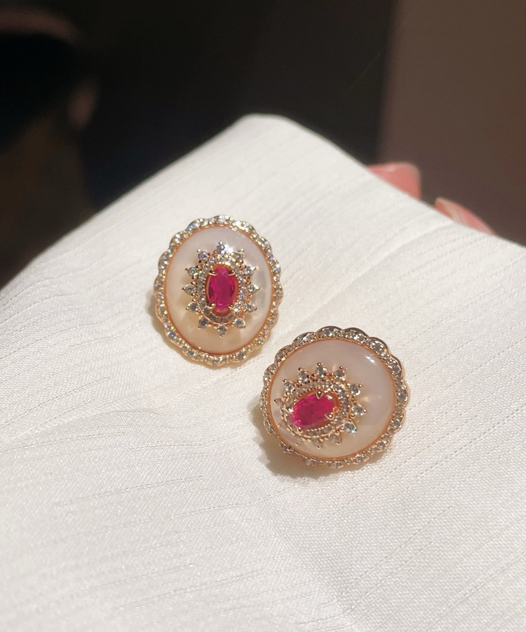 Luxury Craft Vintage Court - Style Ruby & Mother - of - Pearl Cabochon Stud Earrings - floysun