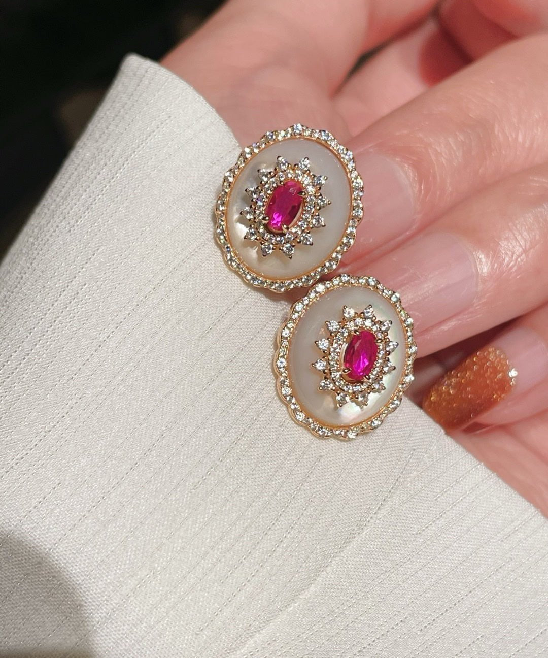 Luxury Craft Vintage Court - Style Ruby & Mother - of - Pearl Cabochon Stud Earrings - floysun