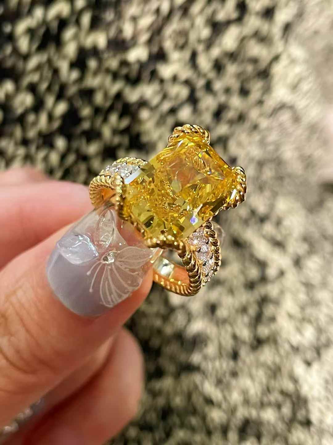 Luxury Twisted Band Cushion Synthetic Yellow Diamond Ring - floysun
