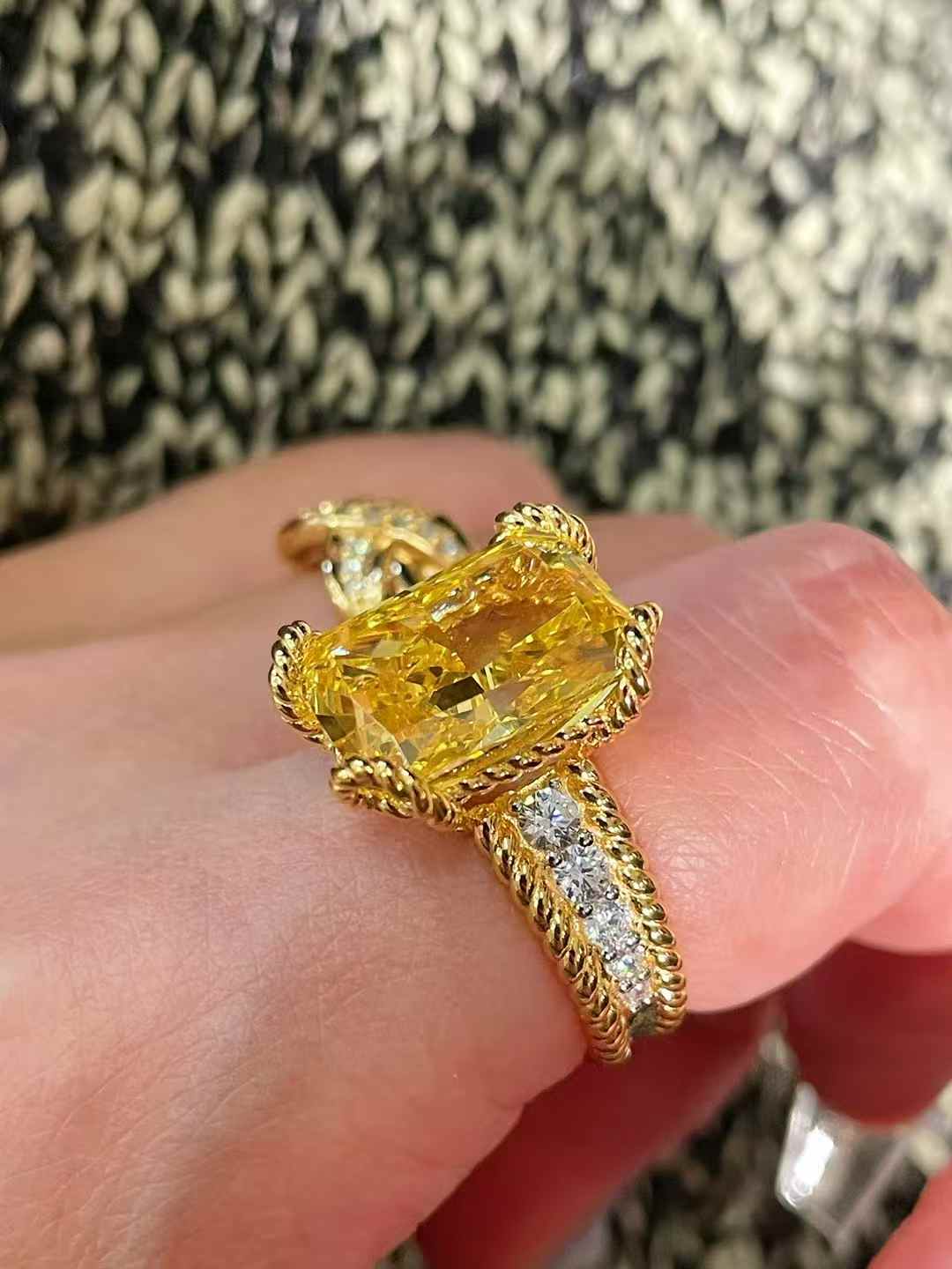 Luxury Twisted Band Cushion Synthetic Yellow Diamond Ring - floysun