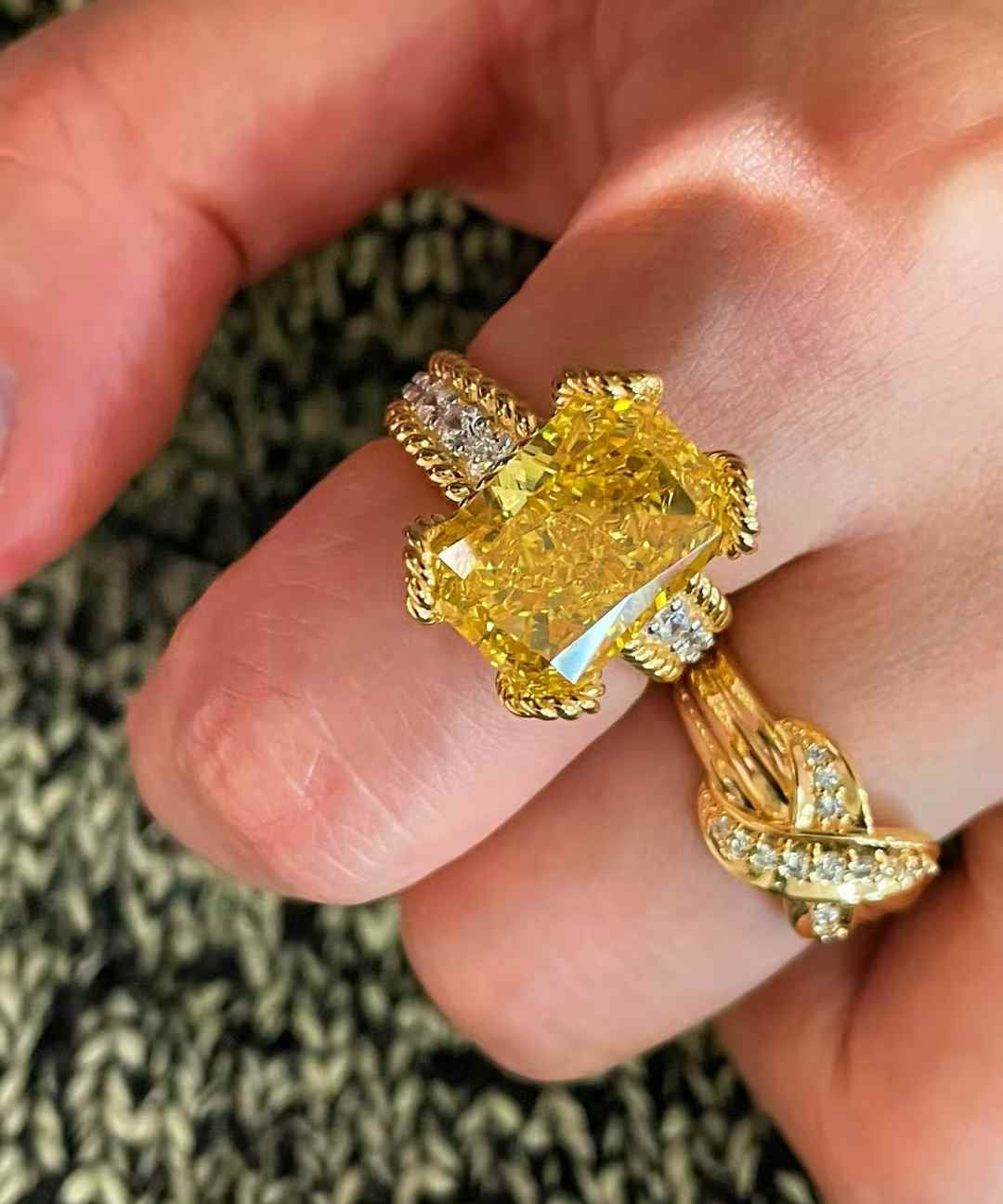 Luxury Twisted Band Cushion Synthetic Yellow Diamond Ring - floysun