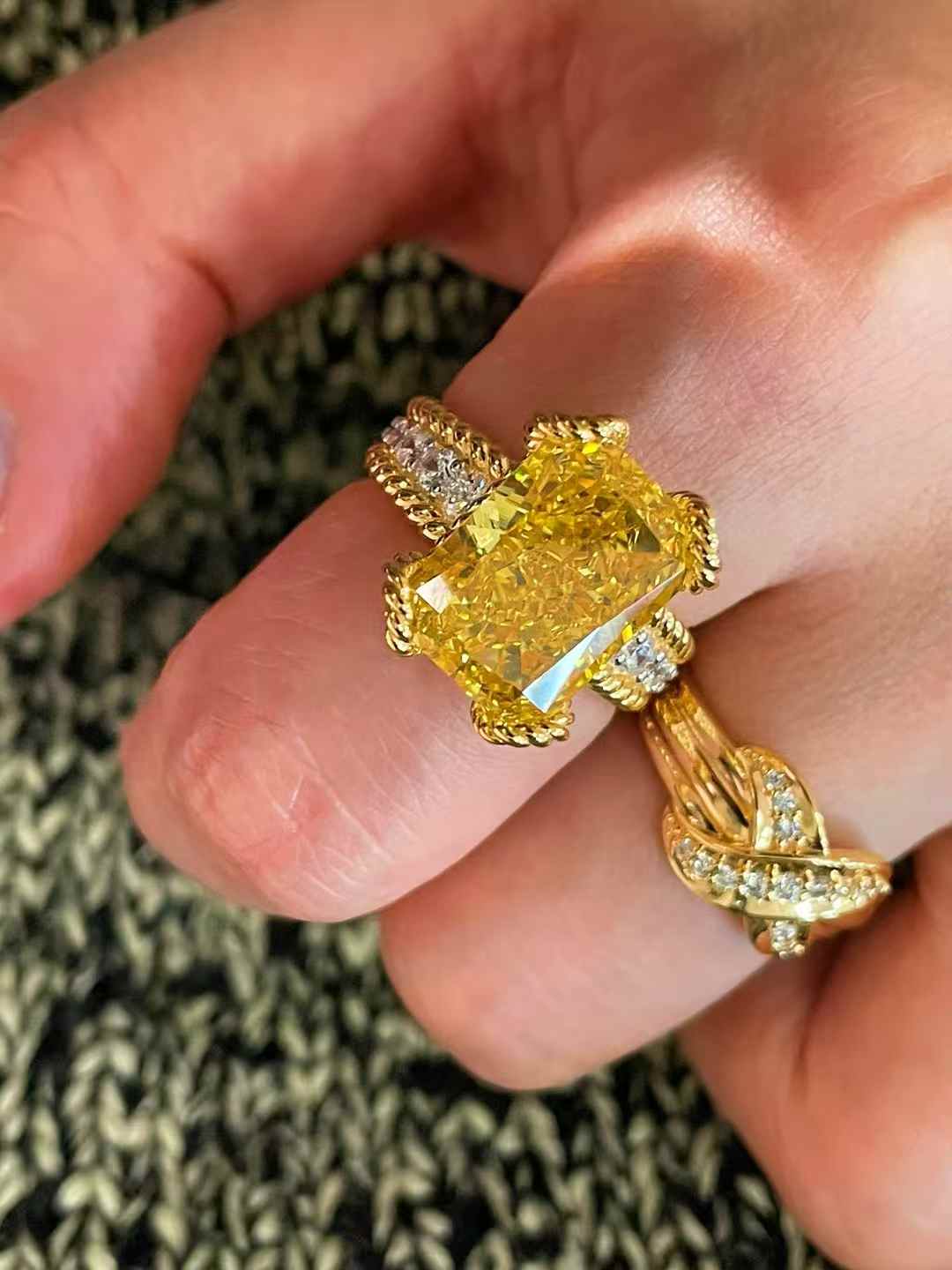 Luxury Twisted Band Cushion Synthetic Yellow Diamond Ring - floysun