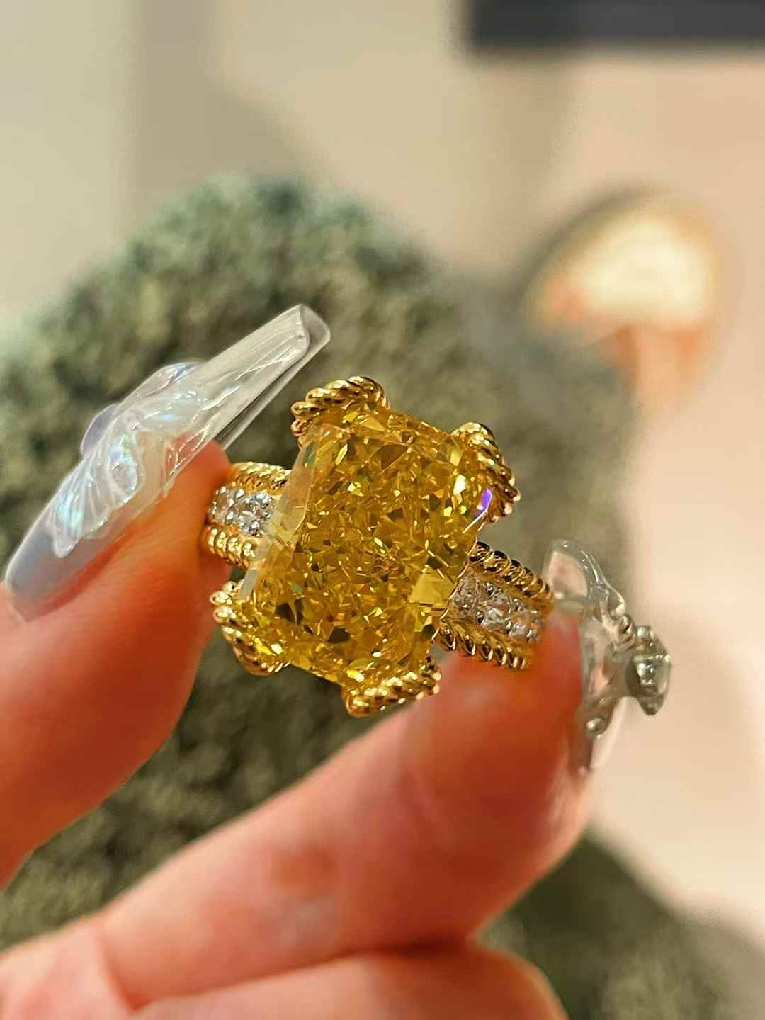 Luxury Twisted Band Cushion Synthetic Yellow Diamond Ring - floysun