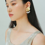 Metallic Conch Pearl Statement Drop Earrings - floysun