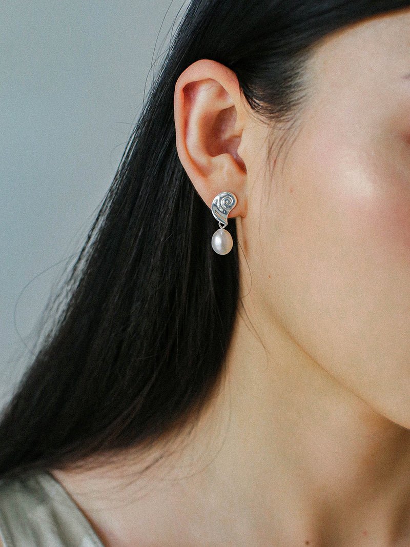 Metallic Conch Pearl Statement Drop Earrings - floysun