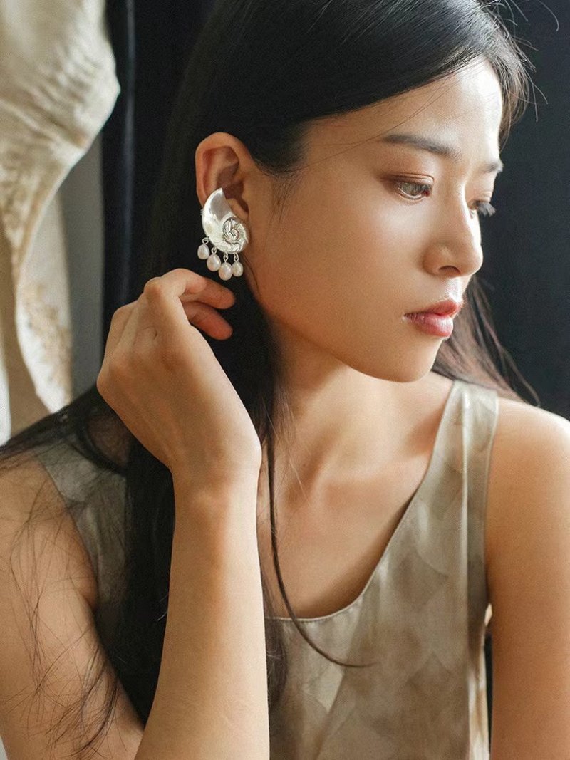 Metallic Conch Pearl Statement Drop Earrings - floysun