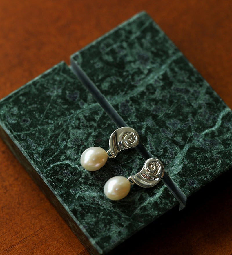 Metallic Conch Pearl Statement Drop Earrings - floysun