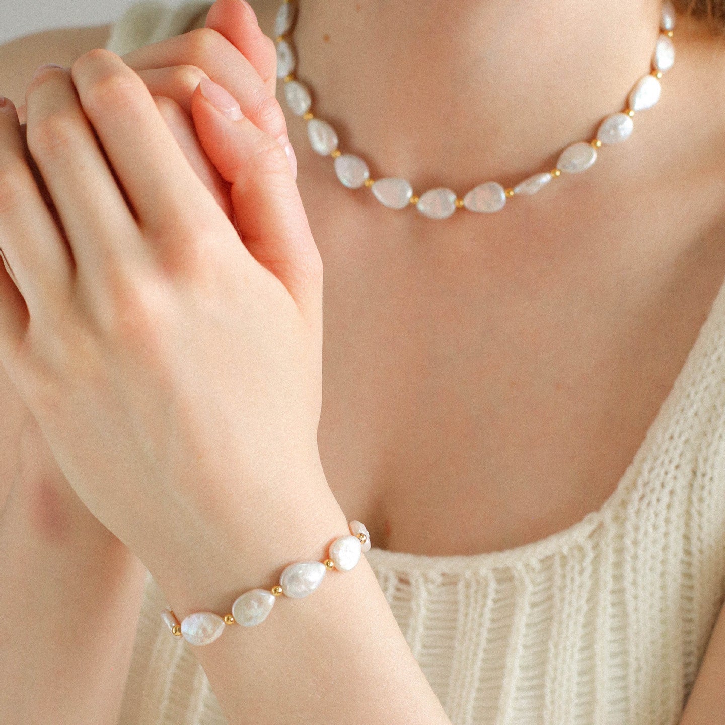 Mini Gold Bead and Teardrop Baroque Pearl Bracelet - floysun
