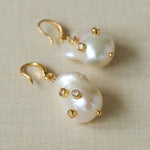 Minimal Elegant Inlaid Cubic Zirconia Baroque Freshwater Pearl Hook Earrings - floysun