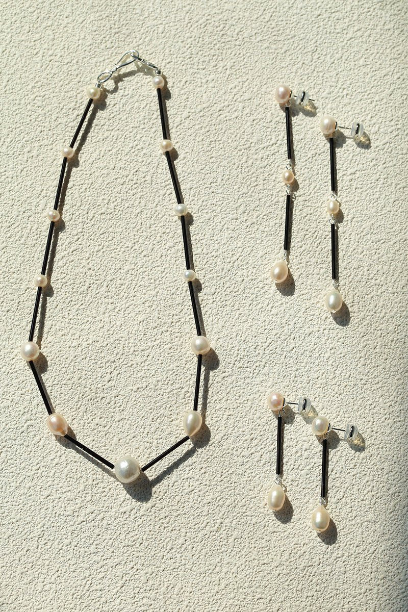 Minimalist Black Glass & Freshwater Pearl Beaded Necklace - floysun