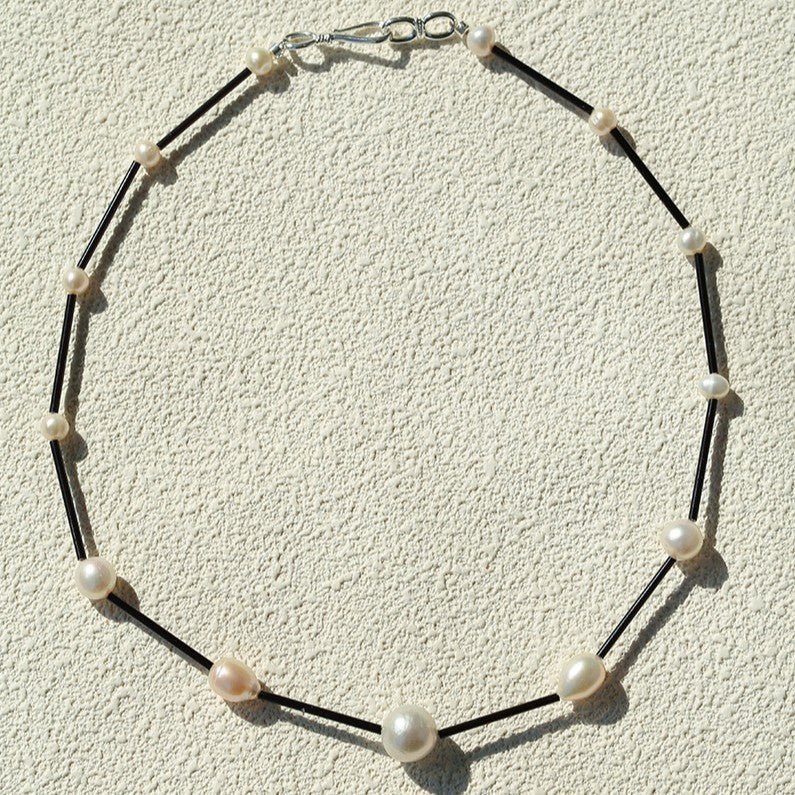 Minimalist Black Glass & Freshwater Pearl Beaded Necklace - floysun